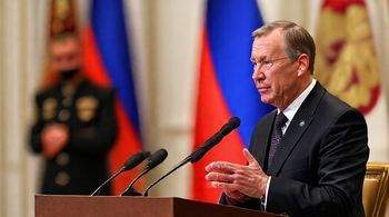 Медведев призвал повысить уровень жизни в новых регионах.