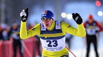 Шведская лыжница Карлссон победила в стартовой гонке сезона Кубка мира по лыжным гонкам.